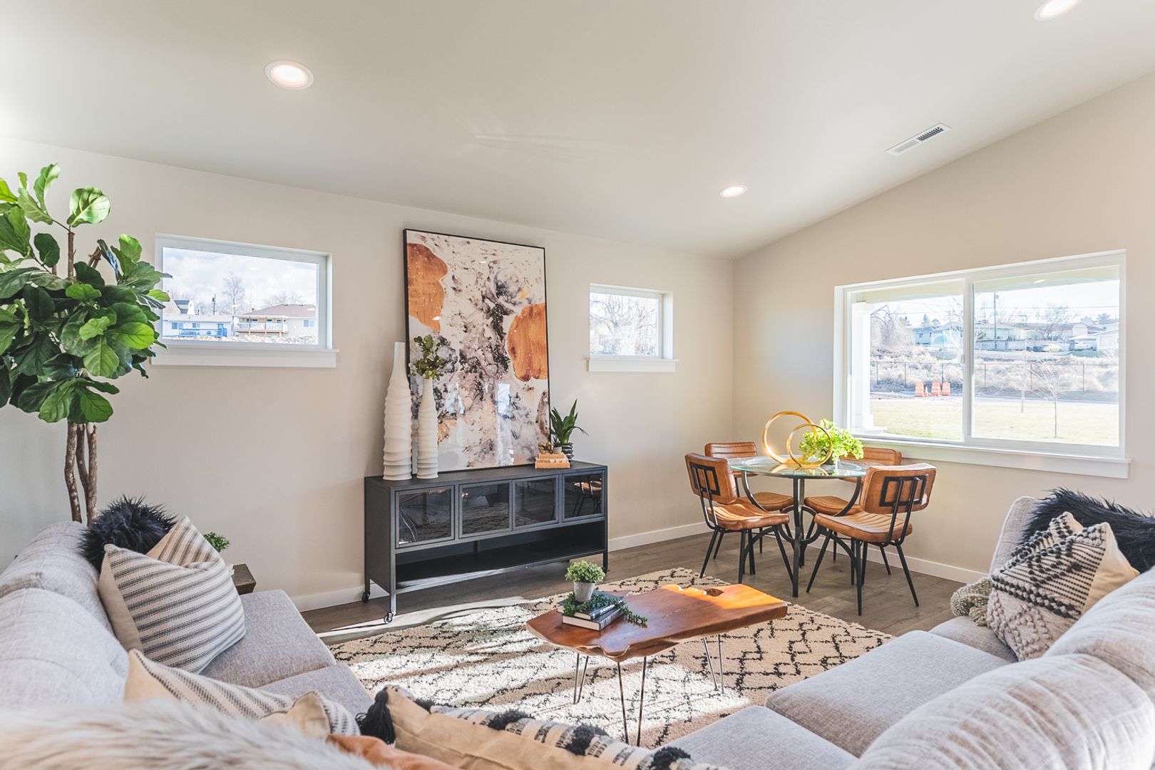 Moses Lake Apartment: 123 E 9th Ave