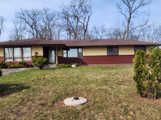 Available October 1st - Very Large 4 bedroom/2.5 bathroom house with multiple detached garages – photo 1