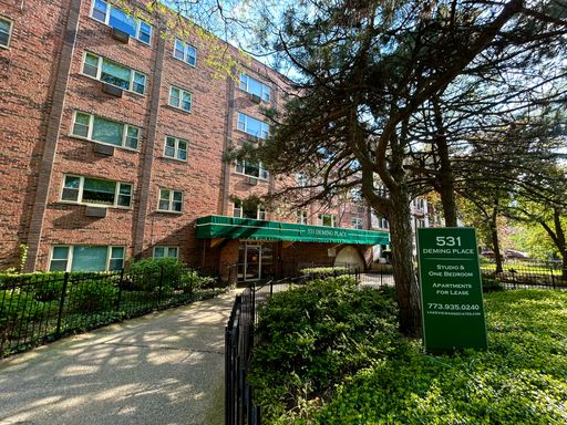 Top Floor Spacious One Bedroom features a Sunny Southern Exposure! – photo 1