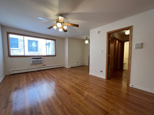[VIDEO TOUR!] Top floor, modern studio with hardwood floors, dishwasher and A/C! – photo 1