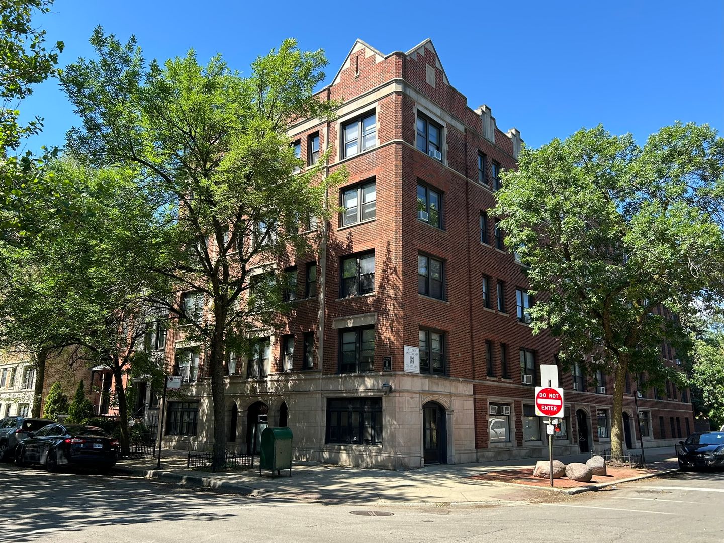 Chicago Apartment: 2256 N. Cleveland