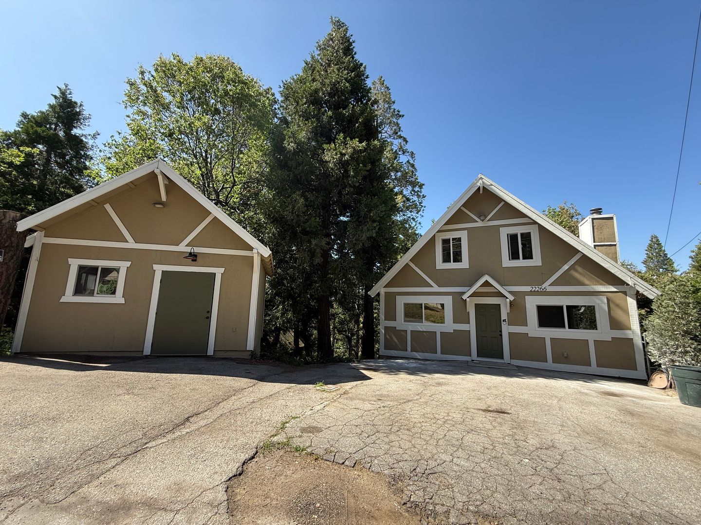 Crestline Apartment: 22266 Crest Lane