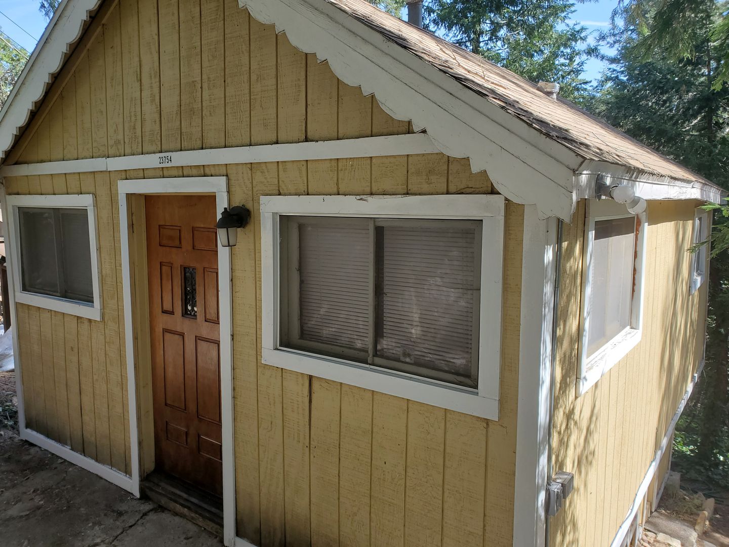 Crestline House: 23754 Bowl