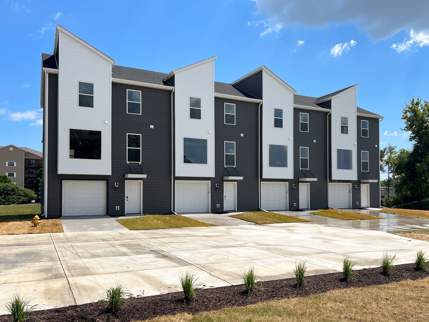 BETTENDORF Townhome: 3983 CREEK HILL DR