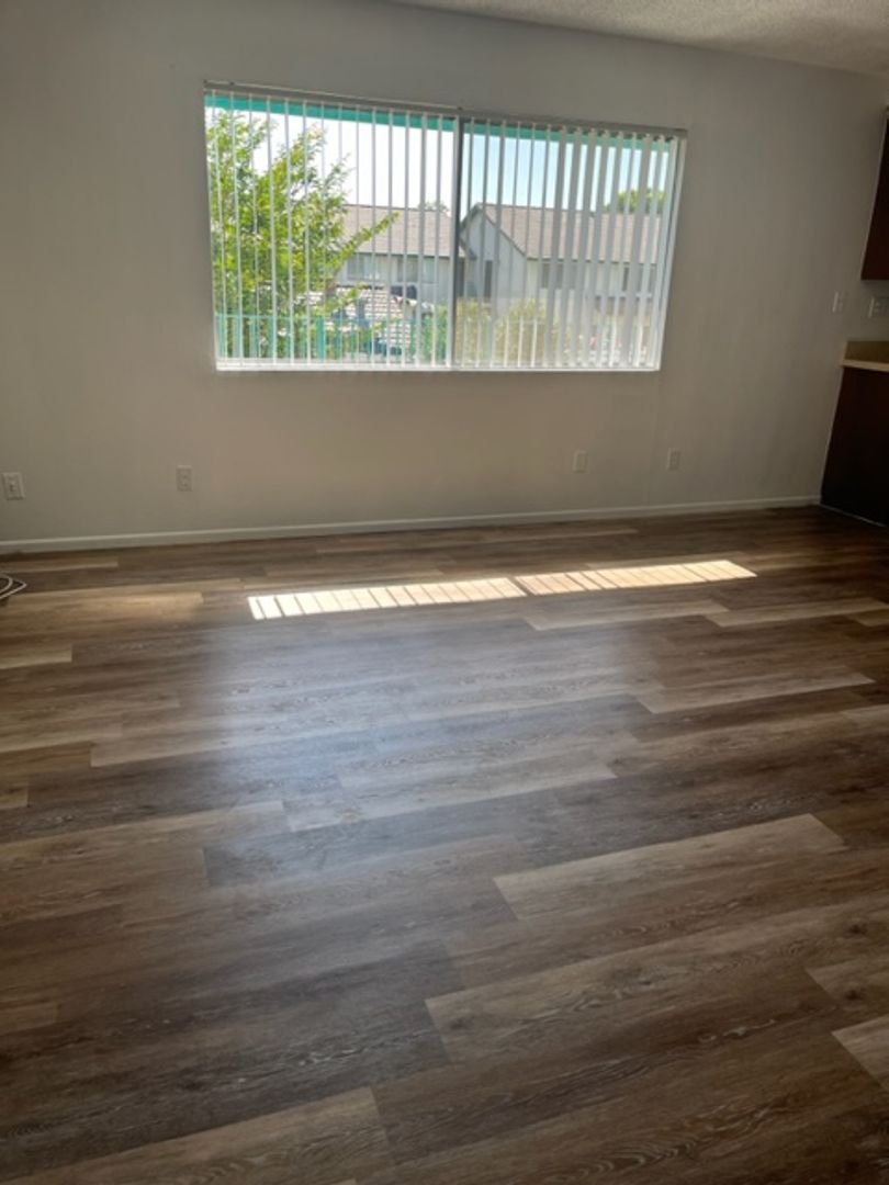 Garden Grove Apartment: 11450 Lampson Ave