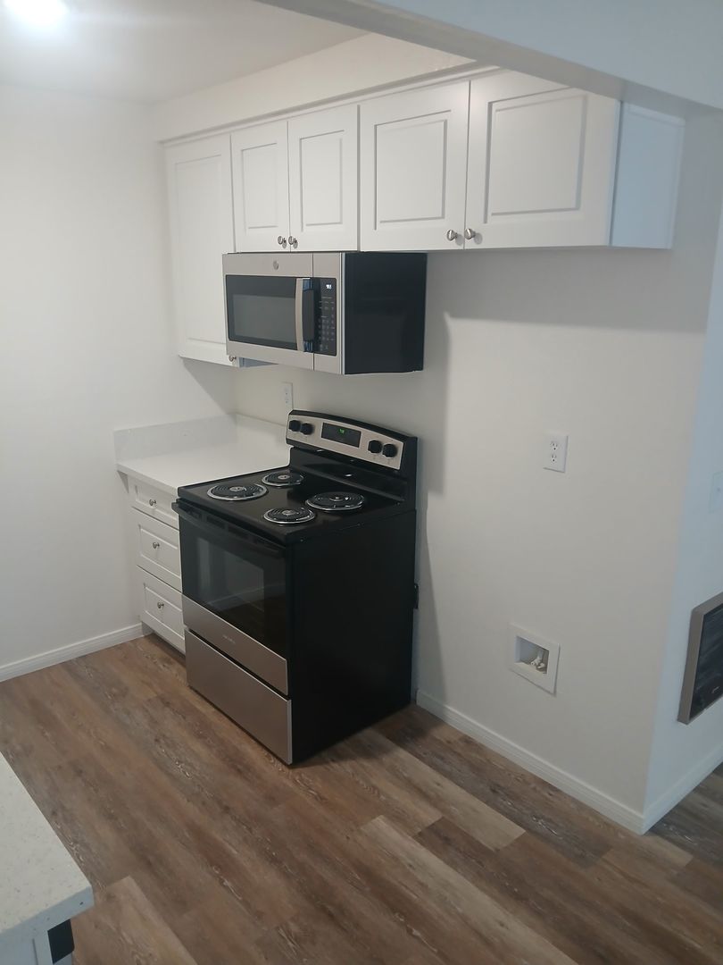 Garden Grove Apartment: 11450 Lampson Ave