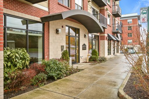 Two-Bedroom Apartment in Fairhaven, McKenzie Square! – photo 1