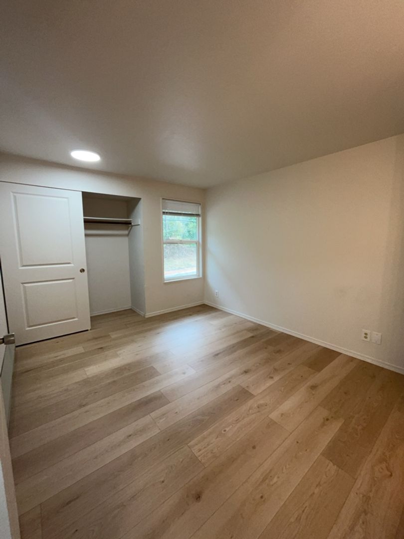 Bellingham Apartment: 1471 Moore Street