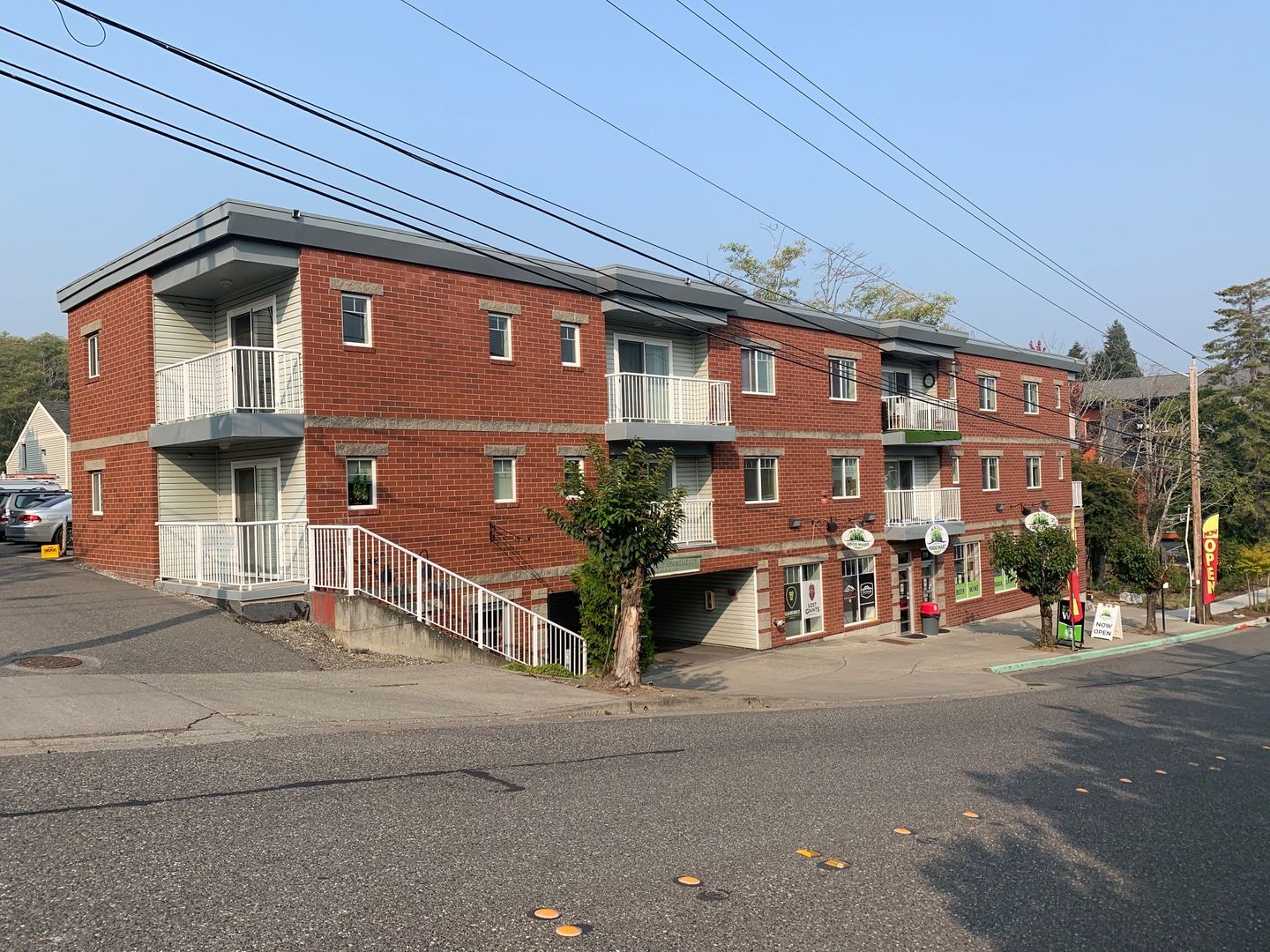 Bellingham Apartment: 2211 Douglas Avenue