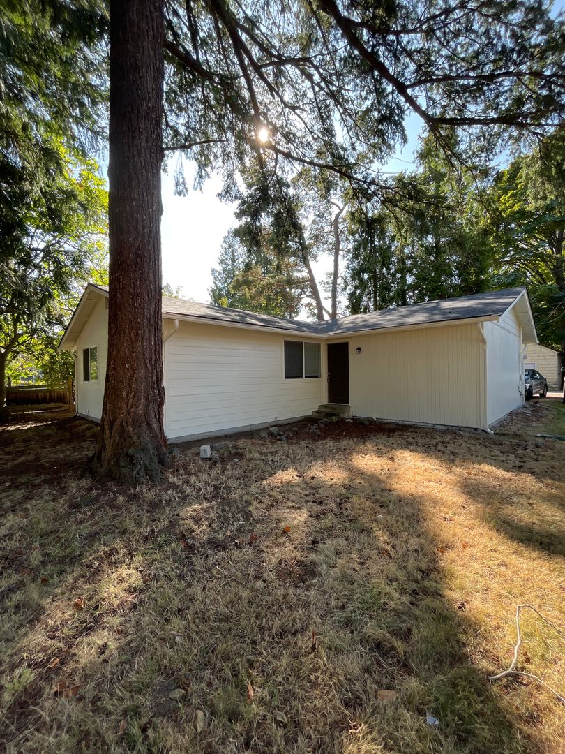 Bellingham House: 2911 Meridian Street