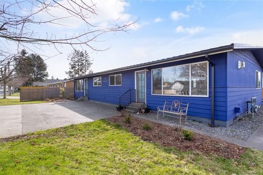 Pet friendly no additional deposit, close to schools, recently remodeled!