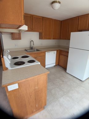 Spacious 3-Bedroom Duplex in Bellingham – Currently Being Renovated! – photo 1