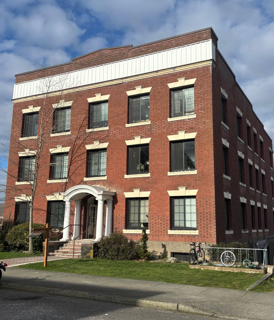 Bellingham Apartment: 1011 High Street