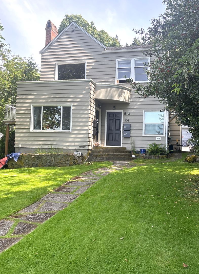 Bellingham Apartment: 814 High Street