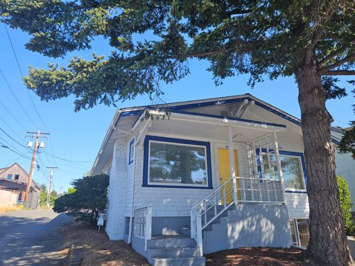 3-bedroom home located in the heart of Fairhaven! – photo 1