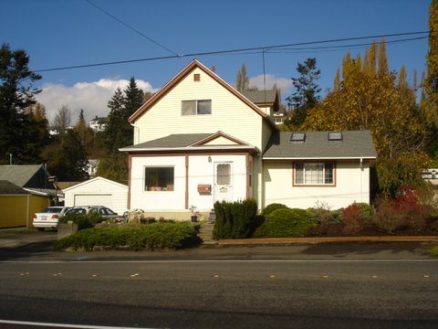 Bellingham House: 1809 Harris Ave.