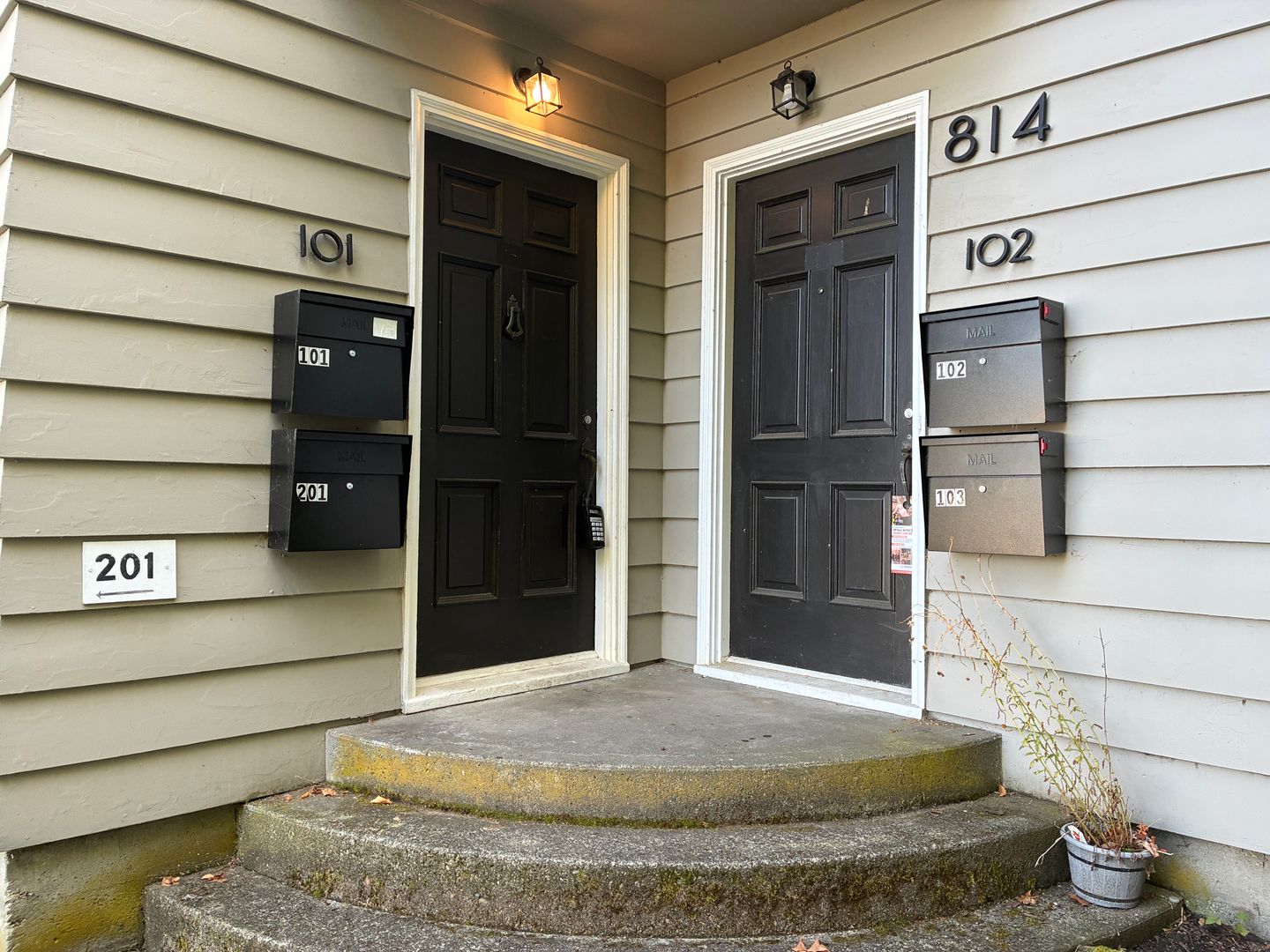 814 High Street 2 of 12
