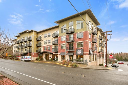 1 Bedroom Apartment at the Beautiful Mckenzie Square! – photo 1