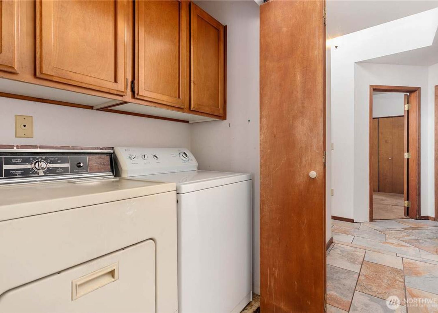 Laundry room at 2526 Vining St