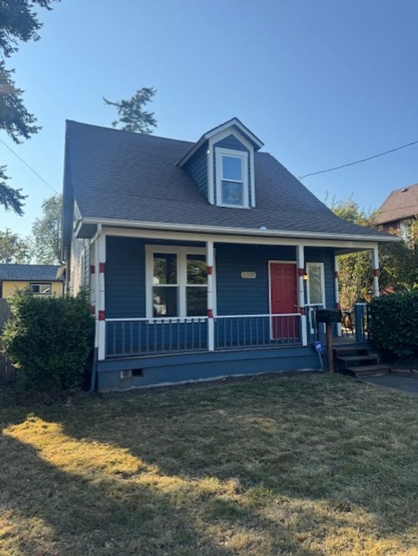 Bellingham House: 2335 Ellis St