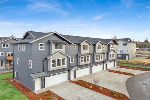 3 Bedroom 2.5 Bath - Great Location!
