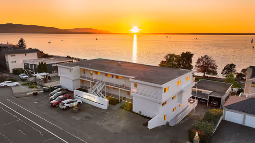 Enjoy Sunset views of Bellingham Bay! Renovated and refreshed for Fall – photo 1