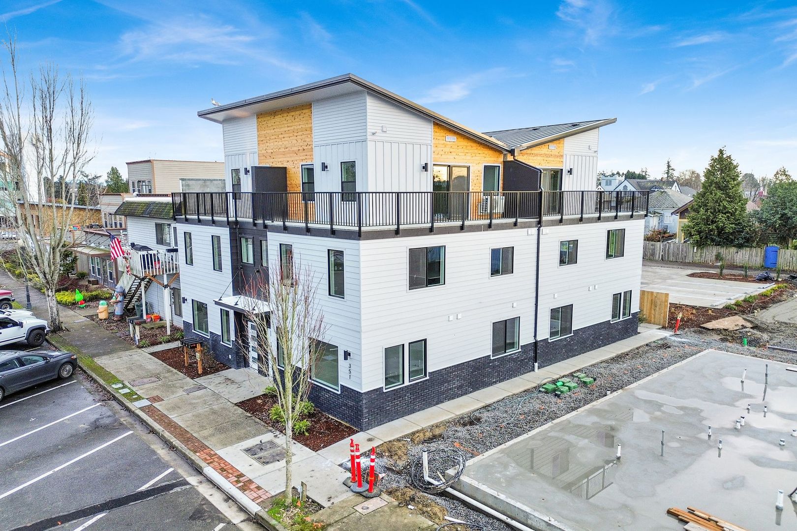 Blaine Apartment: 351 Martin Street
