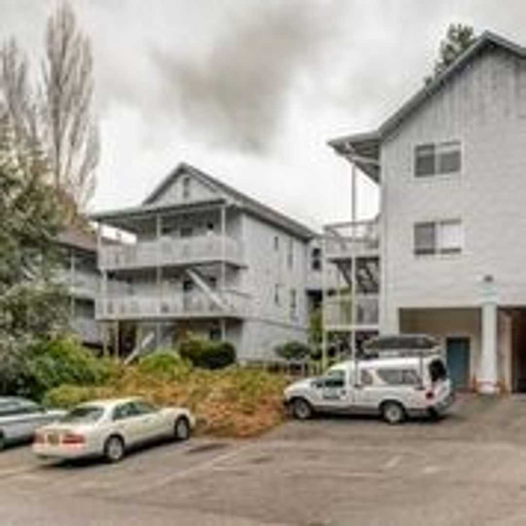 Bellingham Apartment: 907 21st St