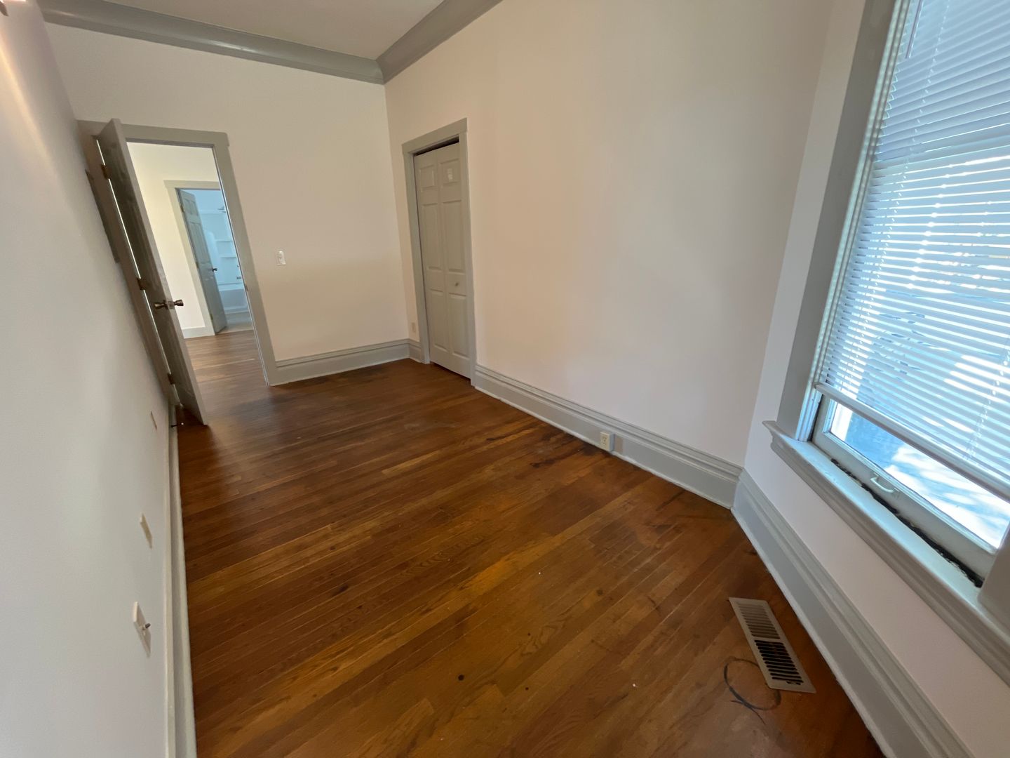 511 E. Chestnut Street 11 of 12