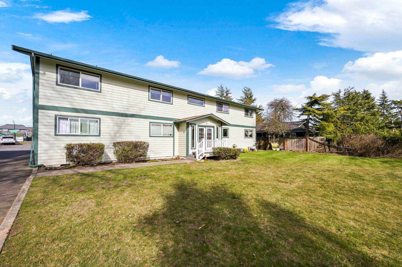 Blaine Apartment: 612-614 A Street