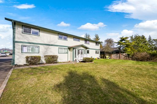 Spacious 3 Bedroom in Blaine!