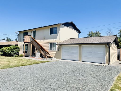 Spacious 2 Bed, 1 Bath Apartment in Bellingham! – photo 1