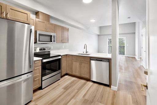 Beautiful Newer Studio Apartment in Great Location! – photo 1