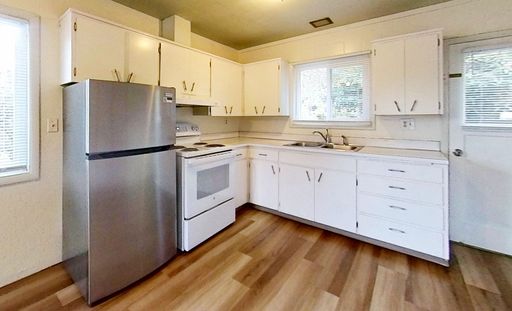 2 Bedroom, 1 Bath Apartment in Beautiful Lynden!