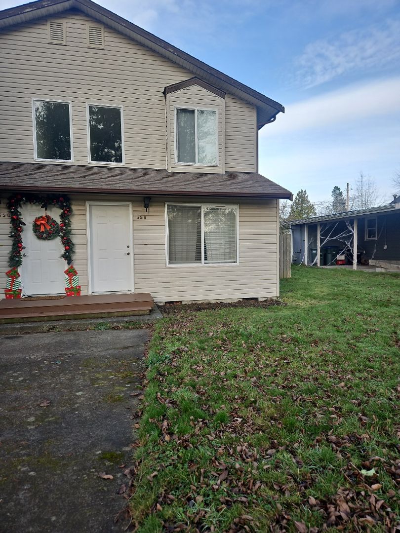 Blaine Apartment: 550 & 556 G Street