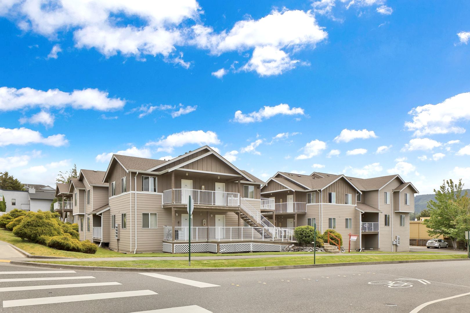 Bellingham Apartment: 1003,1005,1007,1009 24th Street