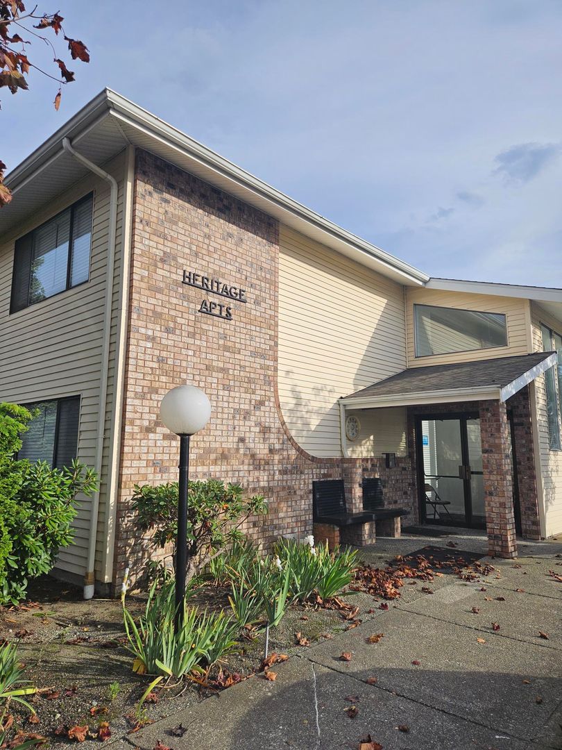 Lynden Apartment: 134  E Grover Street