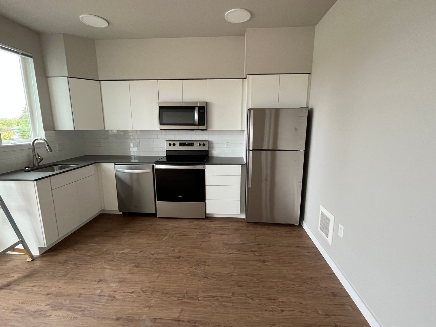 Bellingham Apartment: 2518 Meridian Street