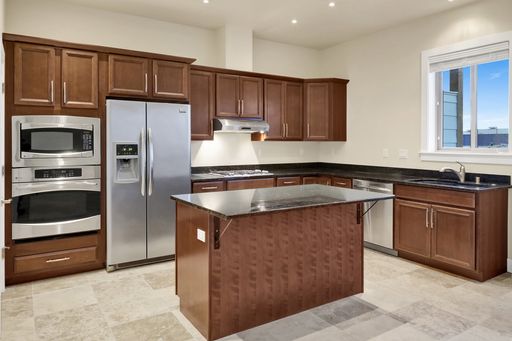 RENT SPECIAL! $1,000 OFF THE FIRST FULL MONTH'S RENT! – photo 1