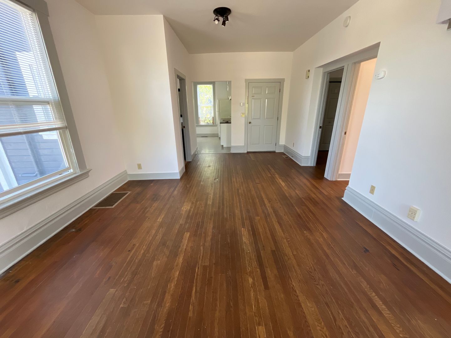 511 E. Chestnut Street 7 of 12