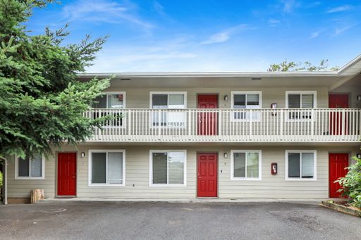 $25 Application Fee, Apply Today! 1/2 Off 1st Month's Rent w/ signed lease in the month of September – photo 1