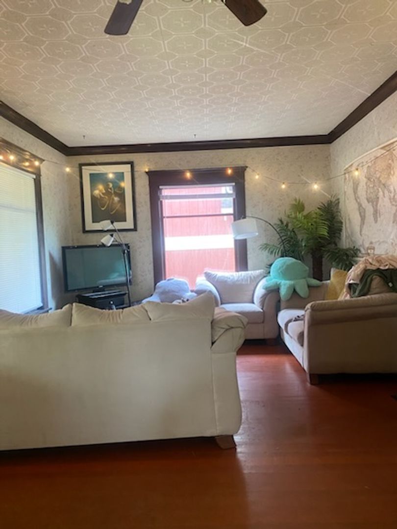 Bellingham Apartment: 2615 Moore Street