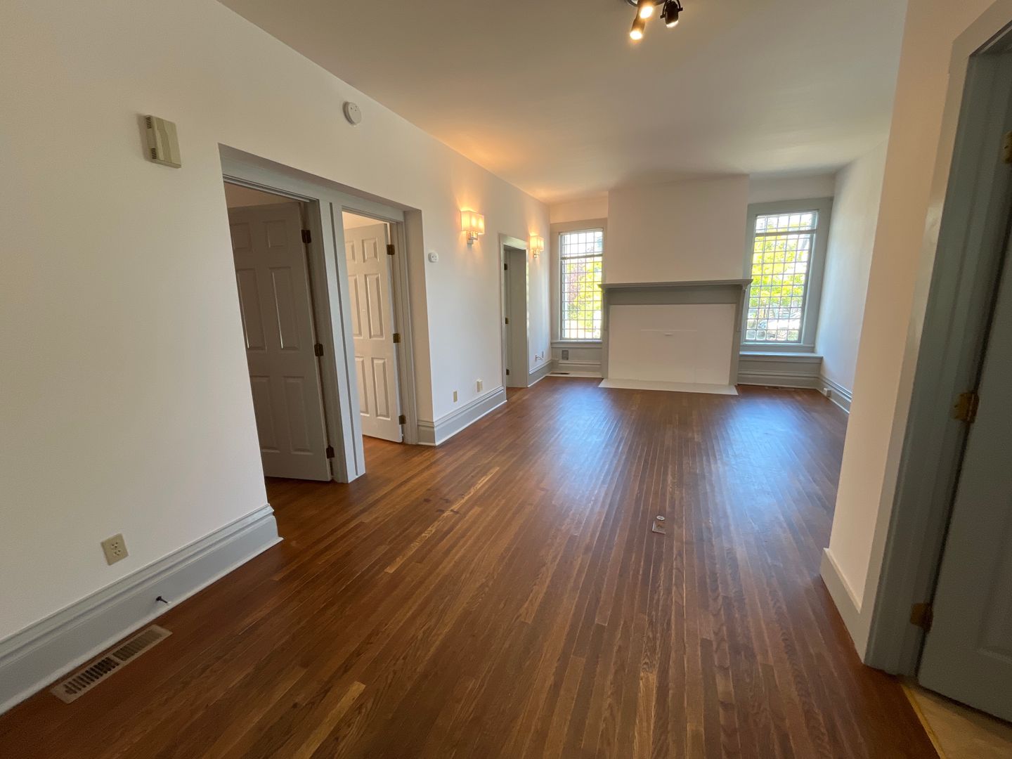 511 E. Chestnut Street 6 of 12