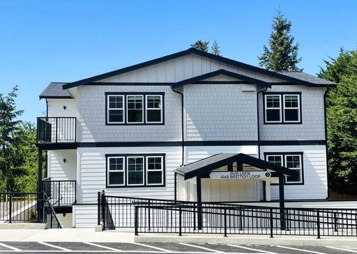 3 Bedroom, 1.5 Bathroom in Barkley Neighborhood! – photo 1
