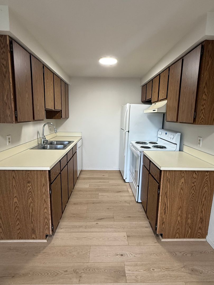 Bellingham Apartment: 1471 Moore Street
