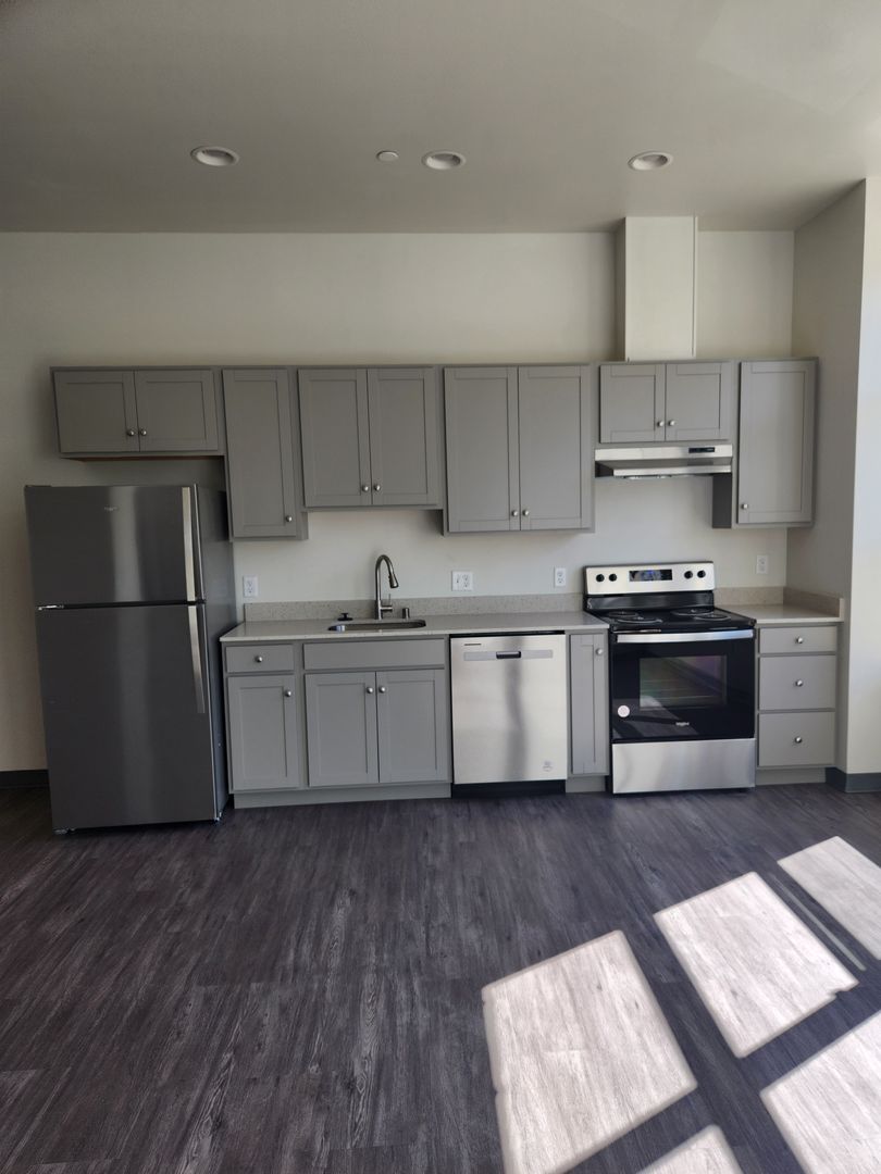 McKenzie Square Apartments 4 of 13