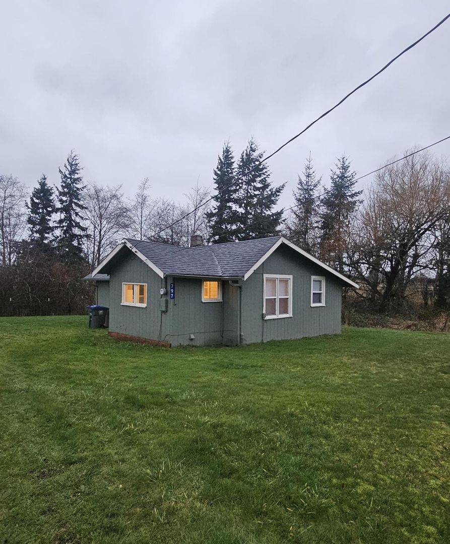 Bellingham House: 797 Lange Rd