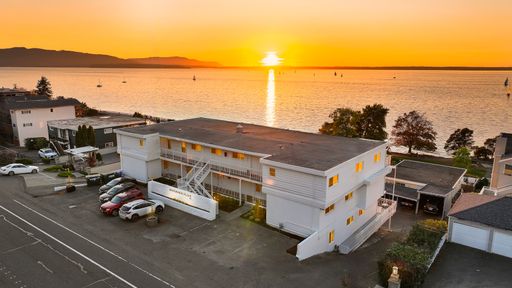 Home to be completely Renovated! Top Floor Two-Bedroom with a beautiful view of the Bay! – photo 1