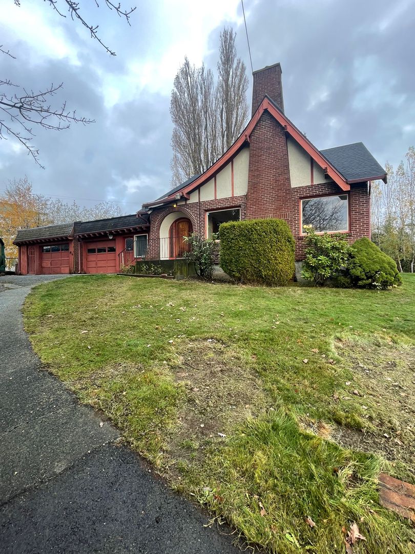 Bellingham Apartment: 3950 Northwest Ave