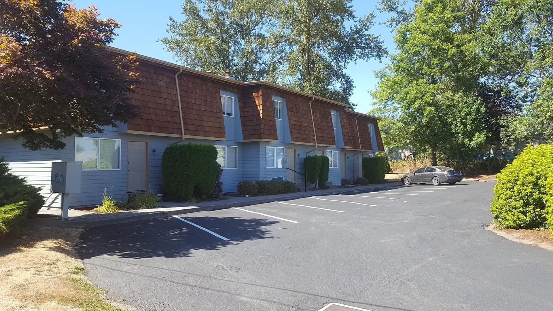 Lynden Apartment: 211-221 Maple Street